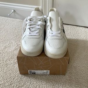 Veja Lether Extra White Shoes